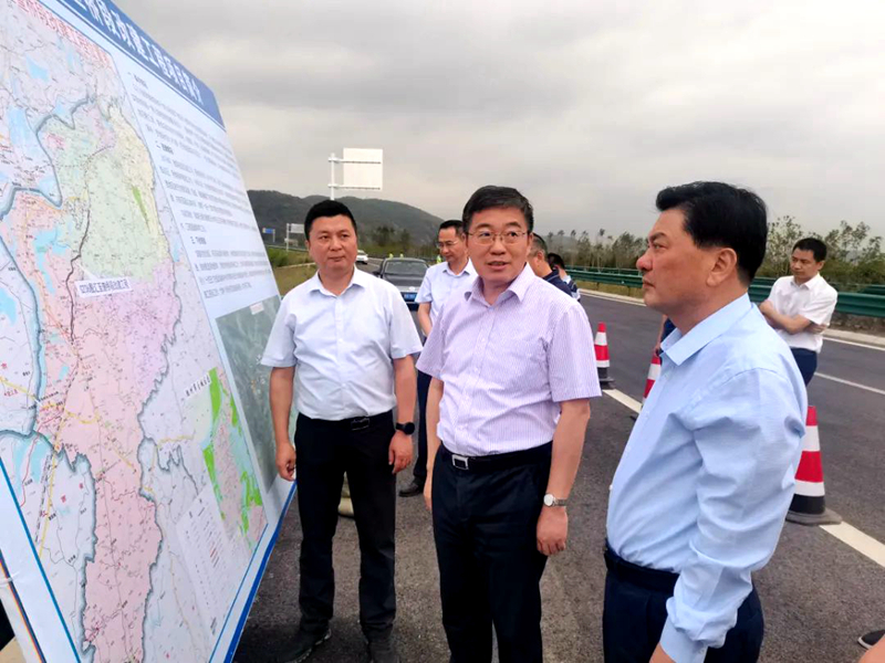 池州市委副書記、市長朱浩東到G318池殷改建01標督導(dǎo)檢查