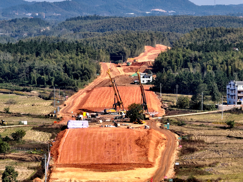 【名媒聚焦】宣城日?qǐng)?bào):攻堅(jiān)克難鋪坦途--宣涇高速建設(shè)側(cè)記