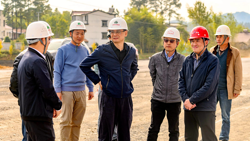 安徽交控集團(tuán)副總經(jīng)理、建設(shè)公司董事長王宏祥到宣涇高速一期03標(biāo)調(diào)研指導(dǎo)工作1